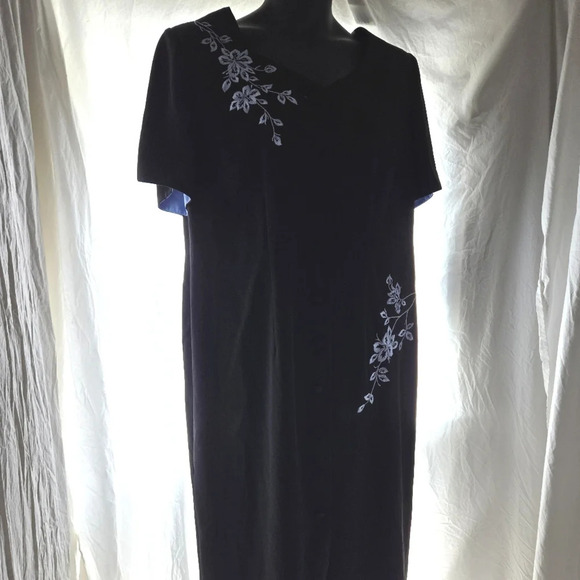 Lovely Embroidered Button Up Dress EUC - Picture 7 of 7